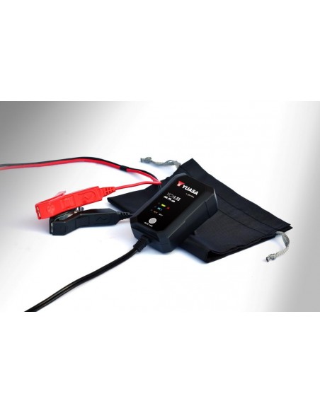 CARGADOR INTELIGENTE YUASA 6 12V CARGA DE 4 A 30AH, MANTENIMIENTO HASTA 120AH